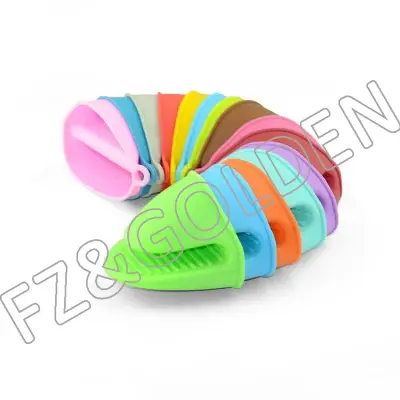 Kitchen Apron Manufacturer –
Fingers Silicone Oven Gloves with 2 Pot Holders – FUZHI