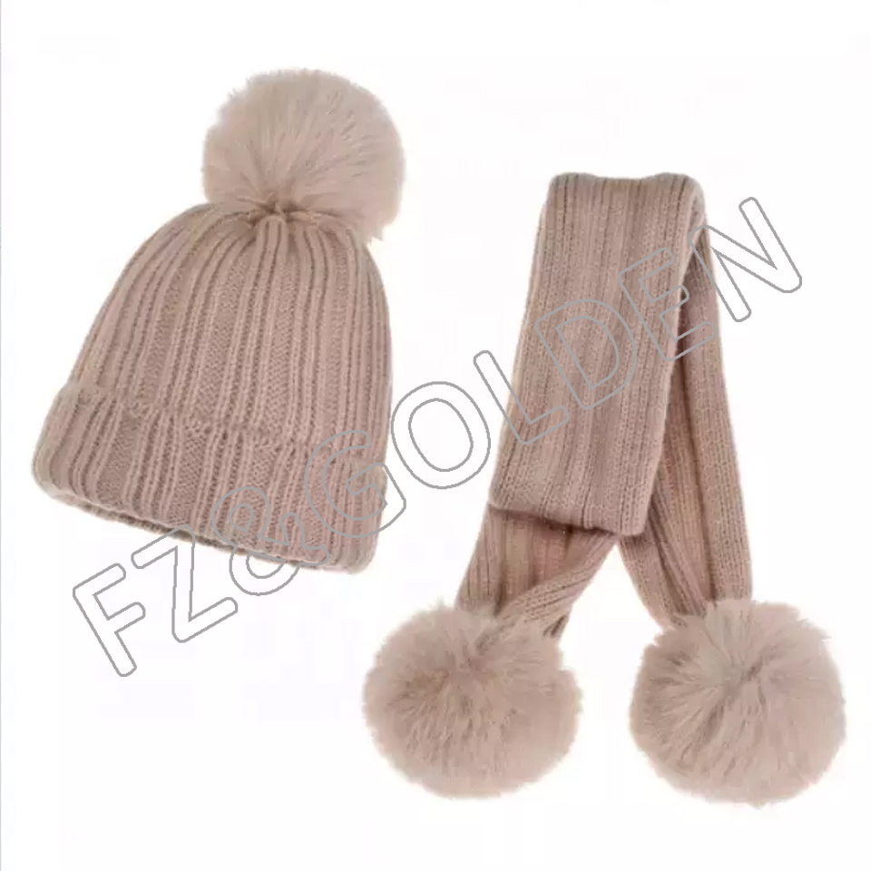 China Football Scarf Manufacturers -
Autumn and winter boys girls can keep warm protect themselves against the cold kids hats and scarfs winter - FUZHI